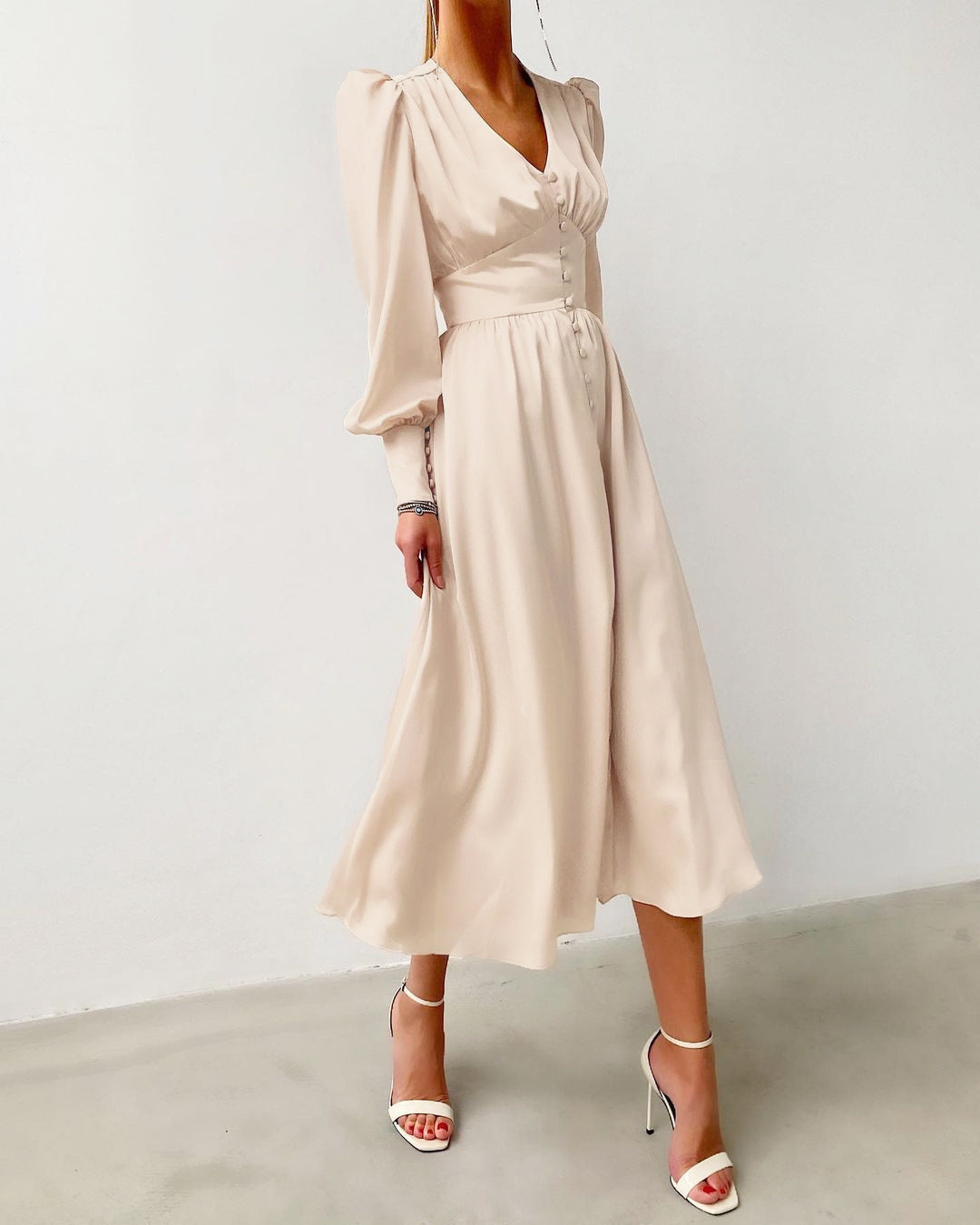 Lyria® | Robe Longue Boutonnée à Manches Bouffantes